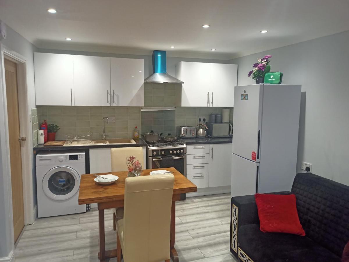 Homey Studio In Newport Perfect For Couples & Travelers Kültér fotó