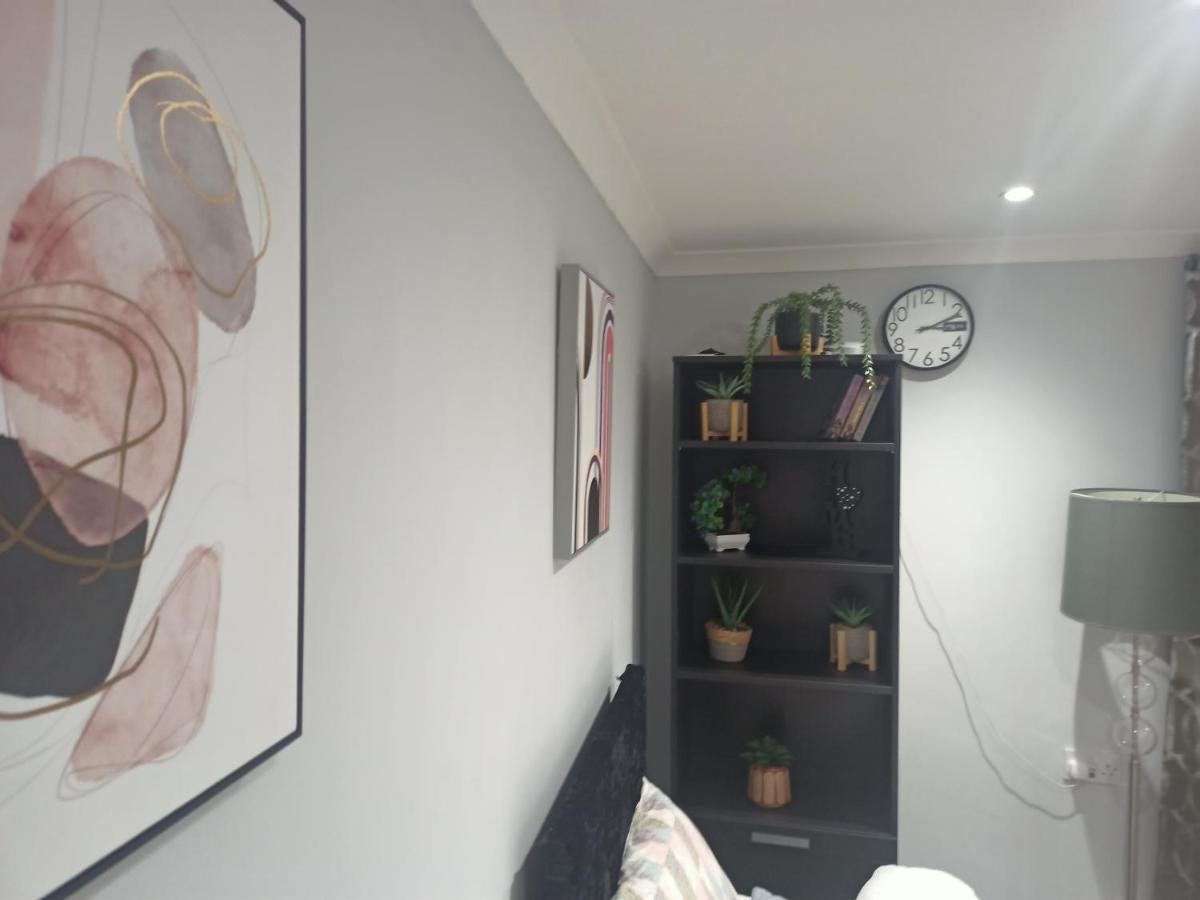 Homey Studio In Newport Perfect For Couples & Travelers Kültér fotó