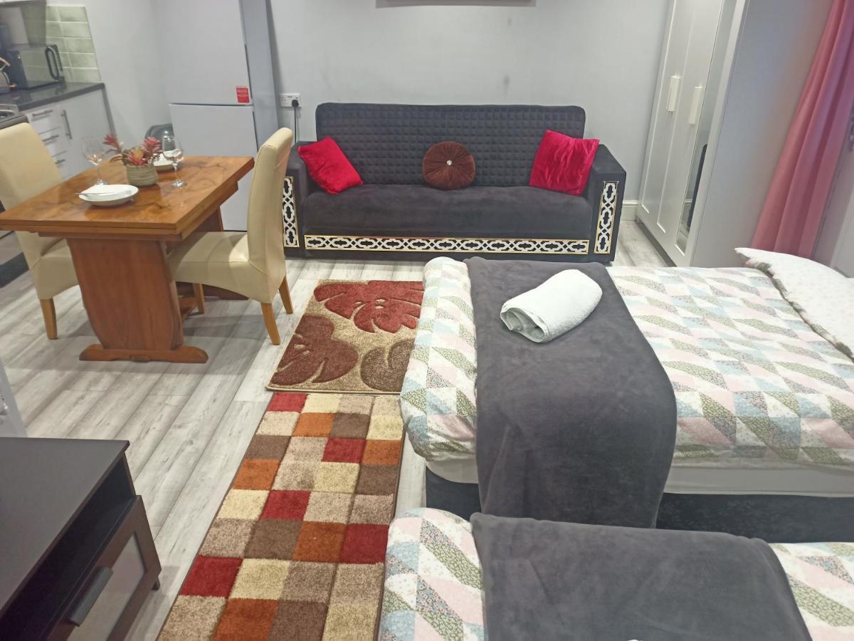 Homey Studio In Newport Perfect For Couples & Travelers Kültér fotó
