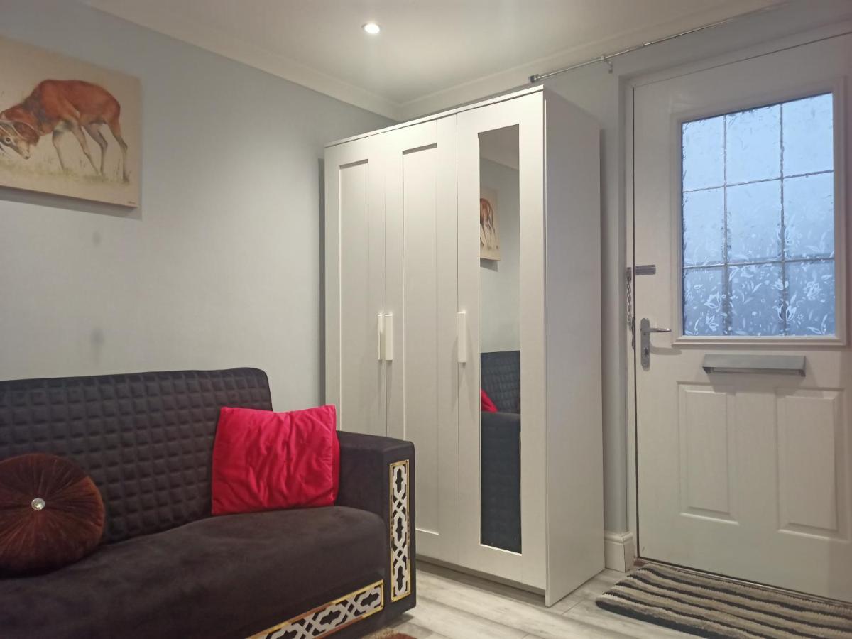 Homey Studio In Newport Perfect For Couples & Travelers Kültér fotó