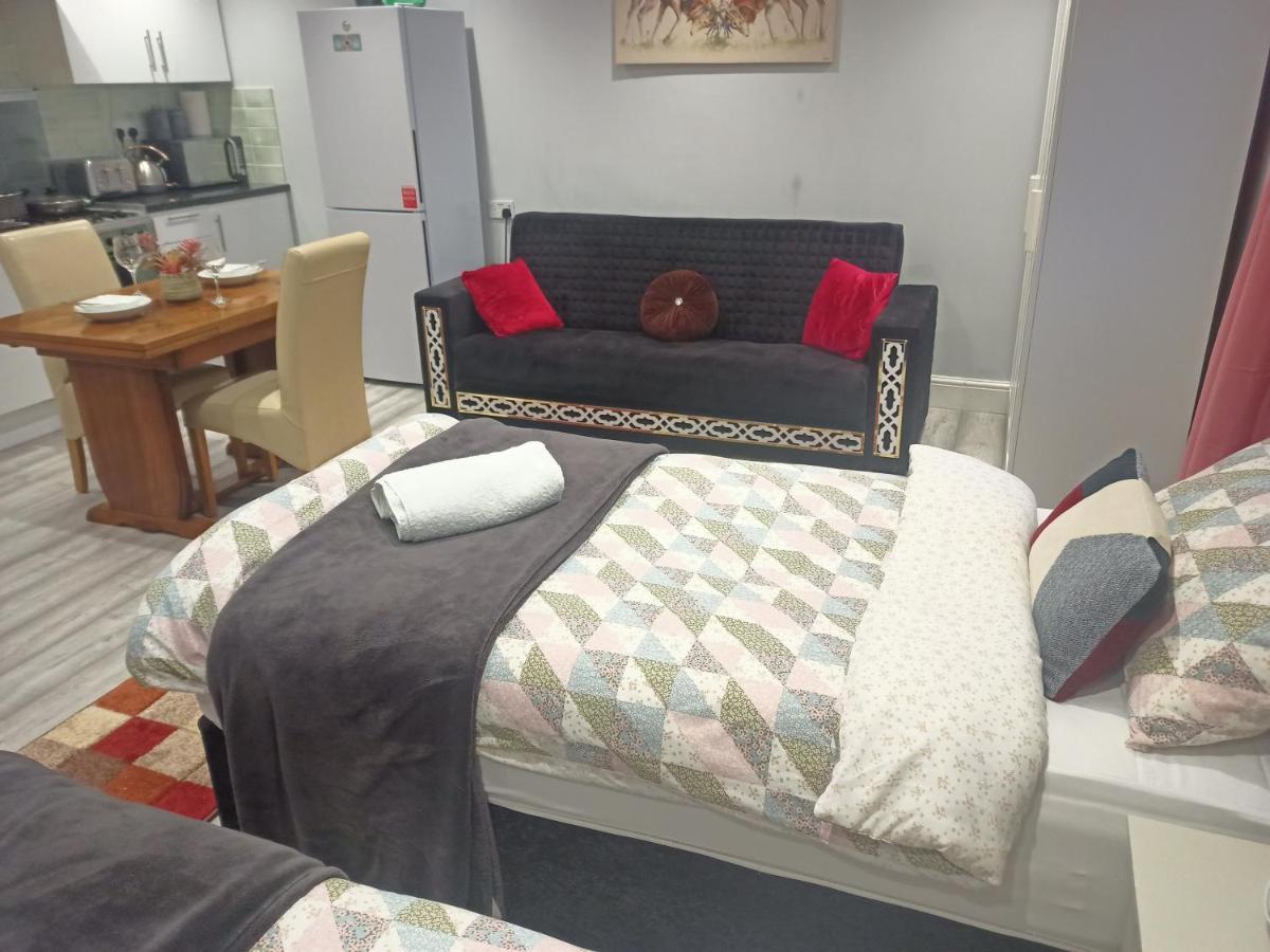 Homey Studio In Newport Perfect For Couples & Travelers Kültér fotó