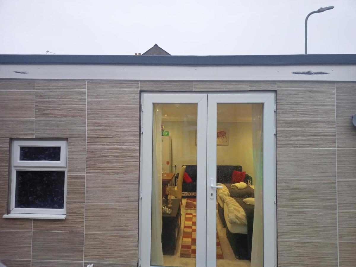 Homey Studio In Newport Perfect For Couples & Travelers Kültér fotó