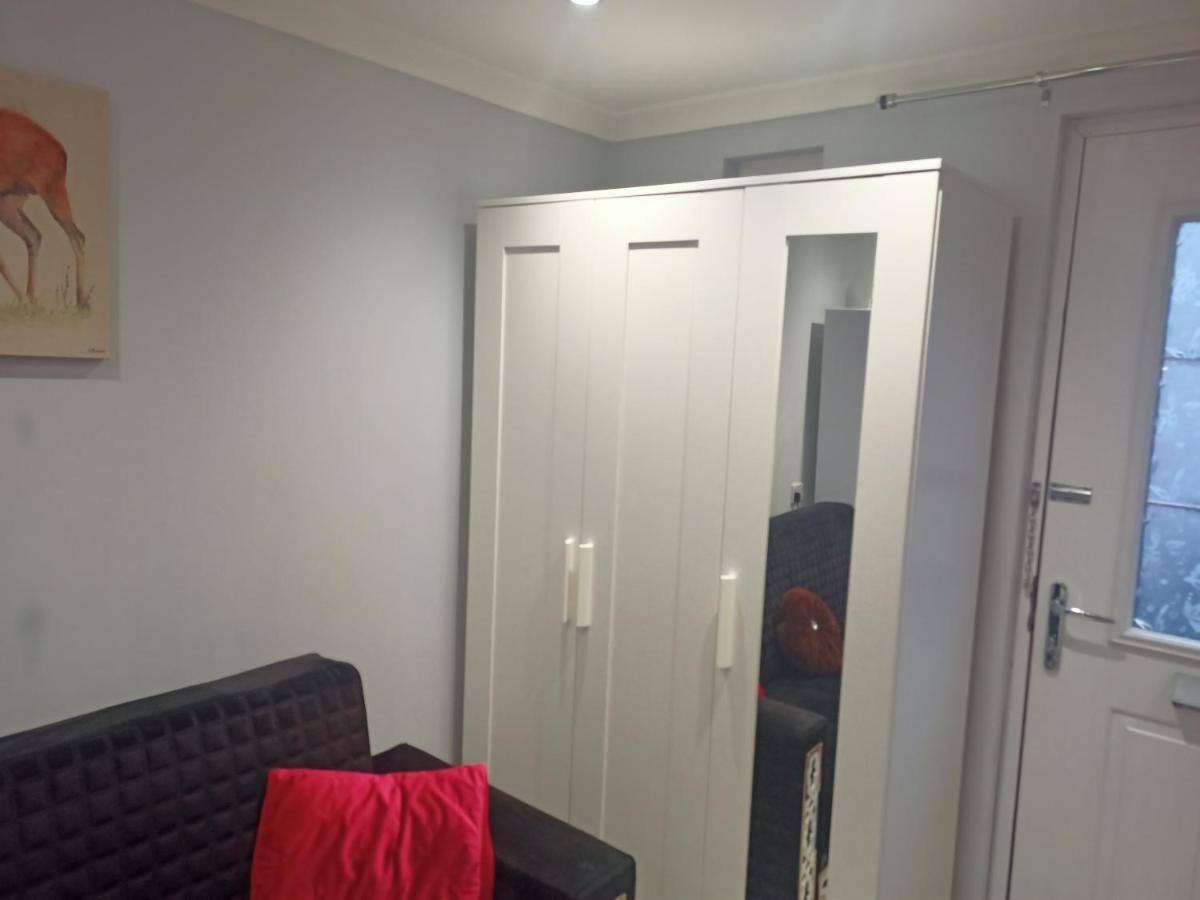 Homey Studio In Newport Perfect For Couples & Travelers Kültér fotó