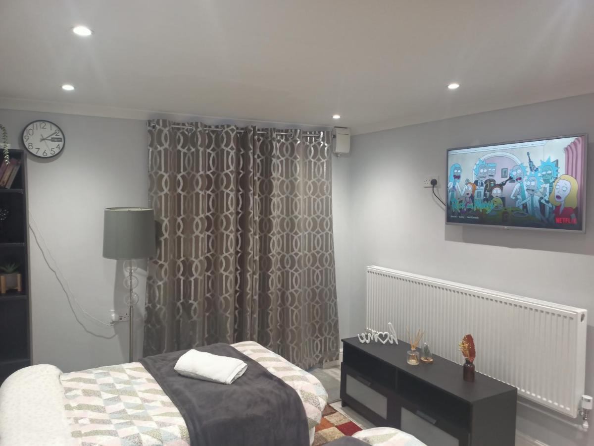 Homey Studio In Newport Perfect For Couples & Travelers Kültér fotó