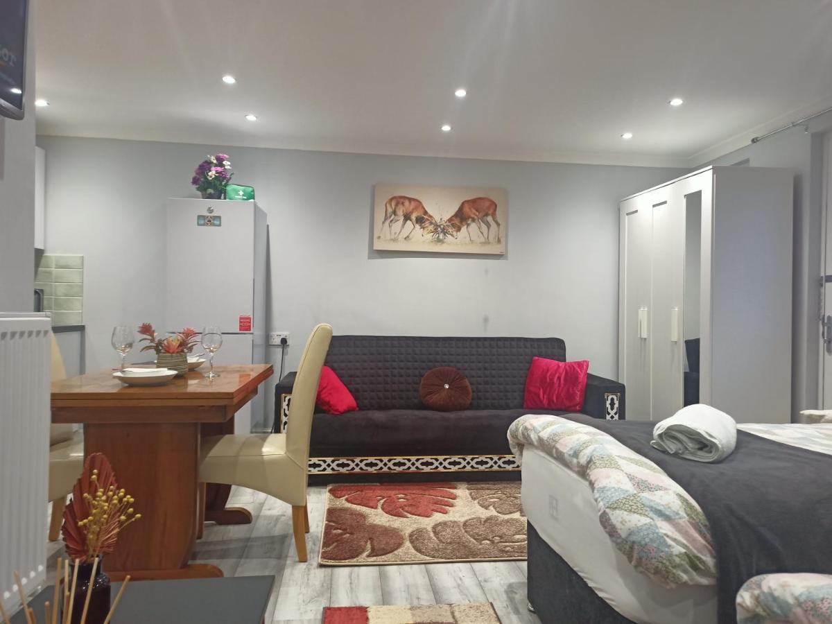 Homey Studio In Newport Perfect For Couples & Travelers Kültér fotó