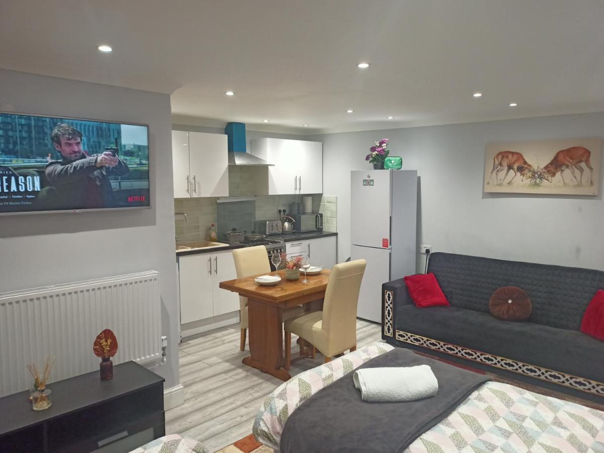 Homey Studio In Newport Perfect For Couples & Travelers Kültér fotó