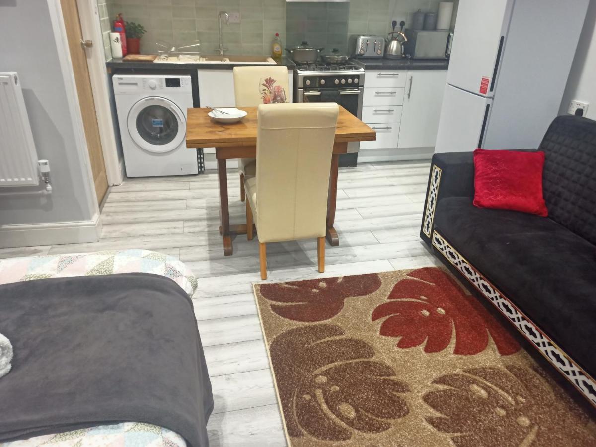 Homey Studio In Newport Perfect For Couples & Travelers Kültér fotó